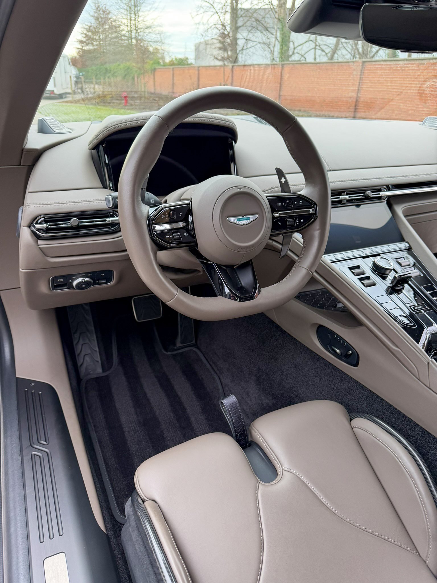 Aston Martin DB12